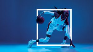 Basketteuse dans un cadre blanc