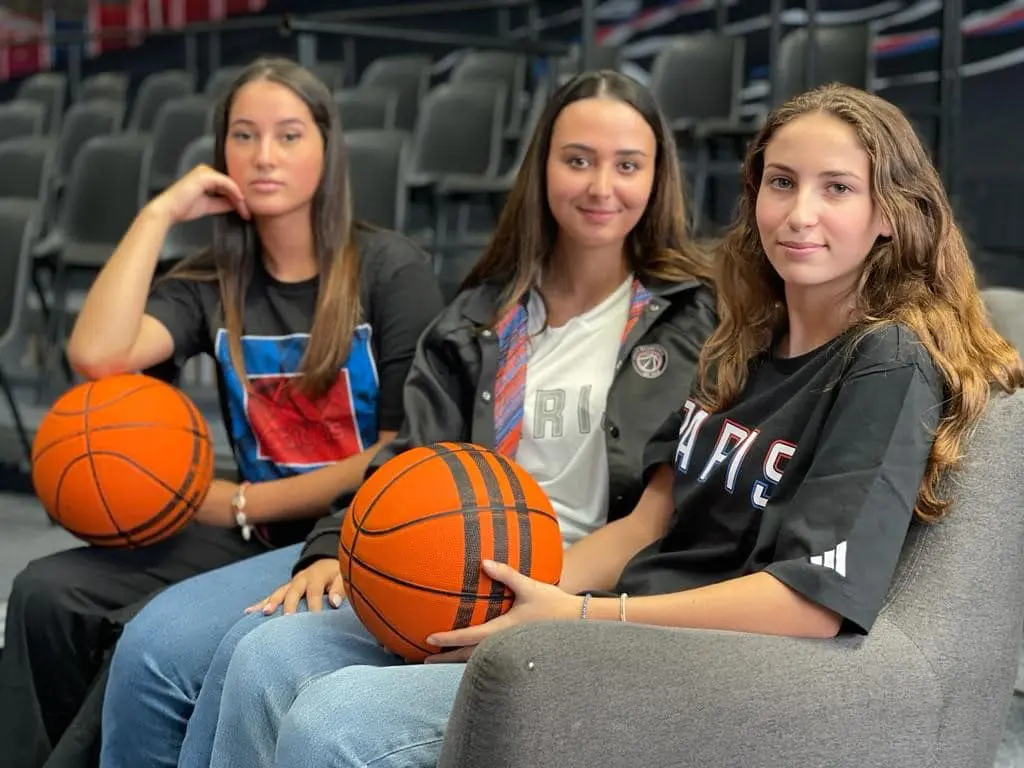3 étudiantes de l'ISG Sport au Paris Basketball 