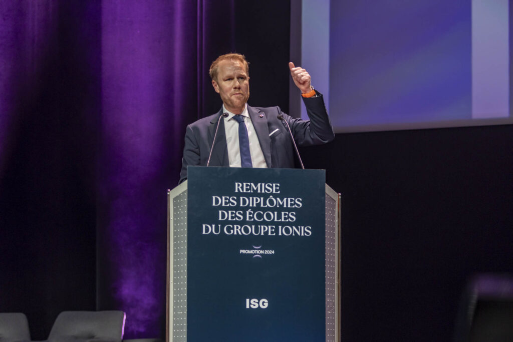 Laurent Thézée remise des diplômes de l'école ISG, promotion 2024