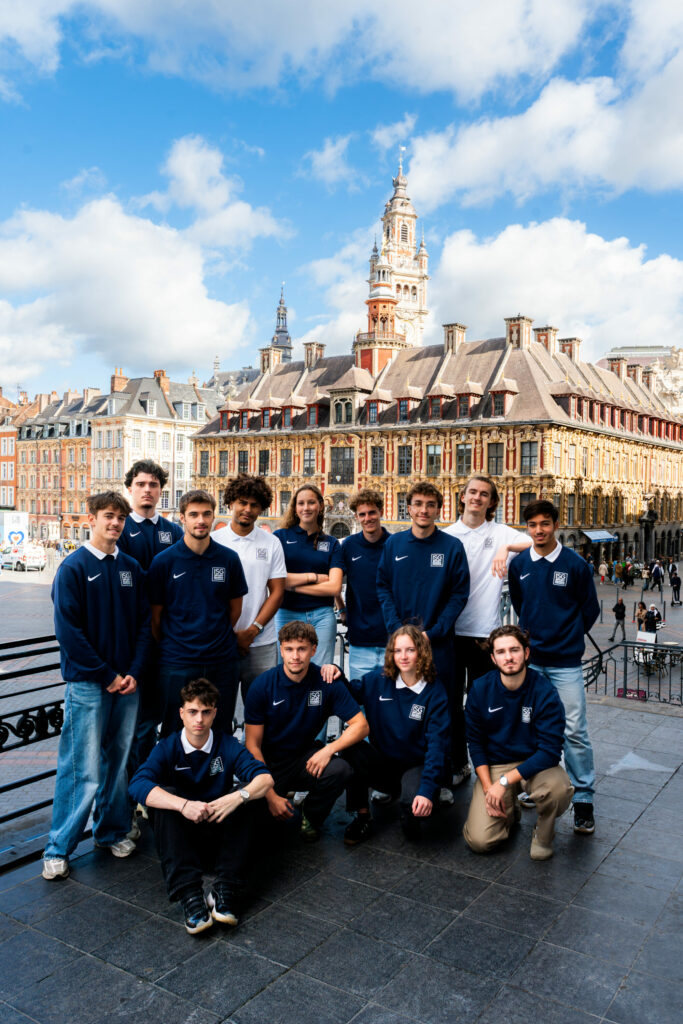 Etudiants de l'ISG, sur le campus de Lille -  la Grand'Place