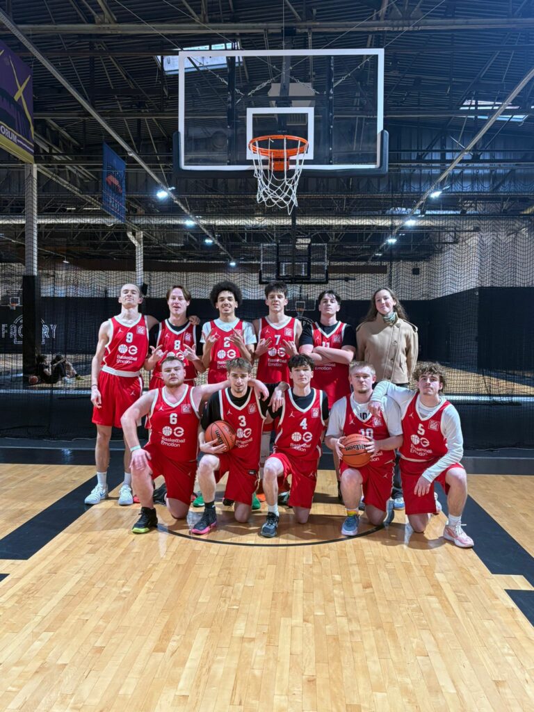 L'équipe universitaire de basketball du campus de Lille