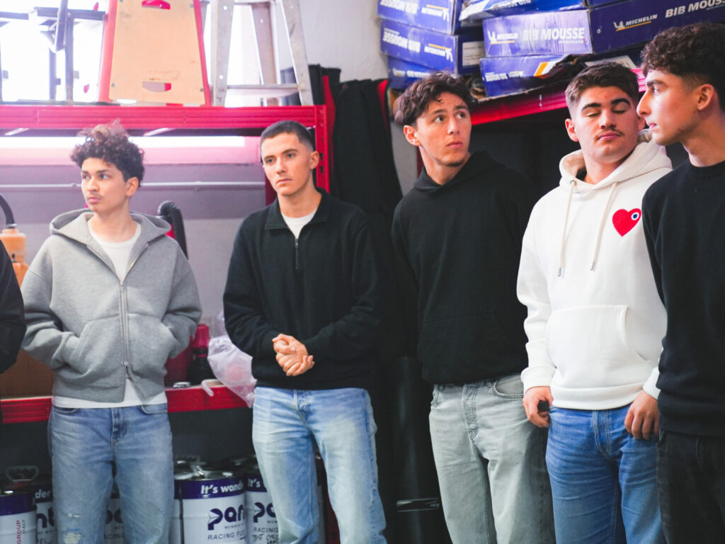 Etudiants en présentation devant la team gsm