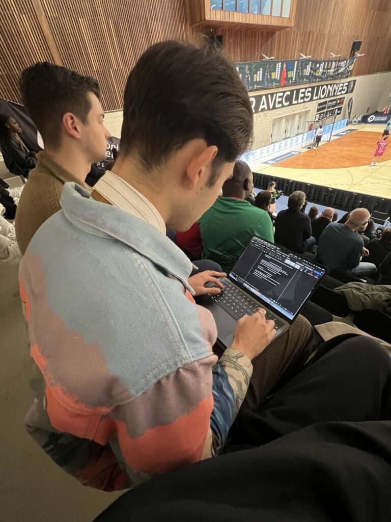 corentin Baranger étudiant ISG Sport Business Management prise de note PARIS 92 article